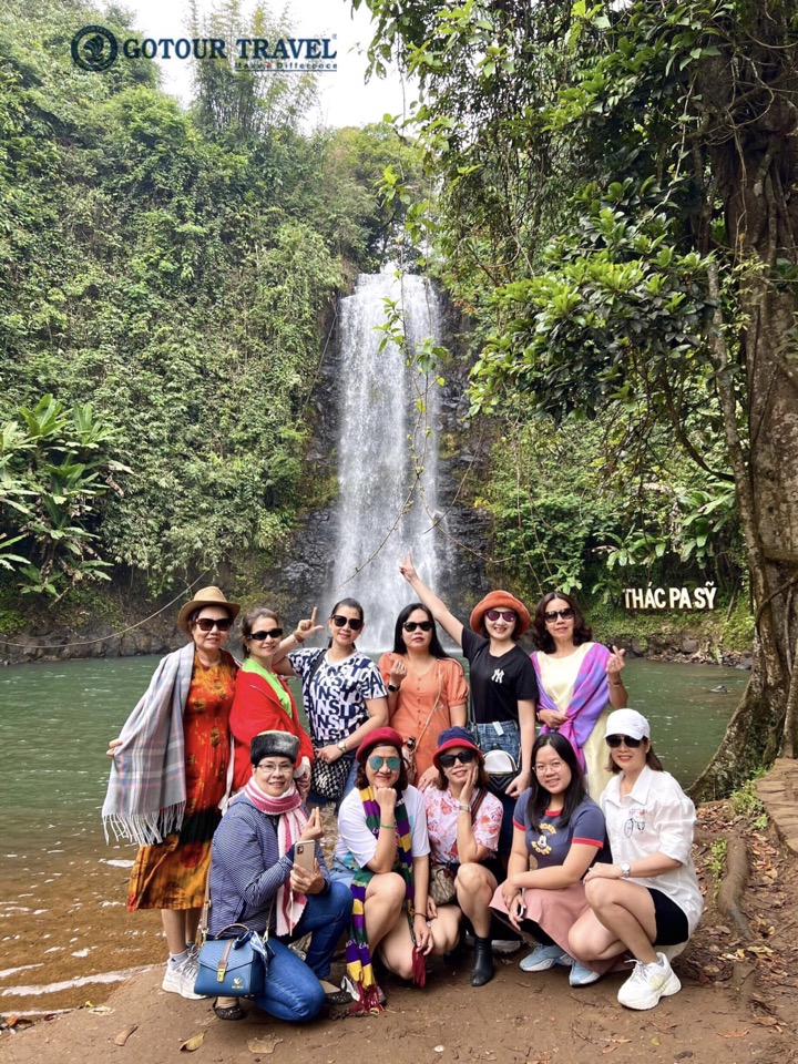 Đoàn khách Gotour tham quan thác Pa Sỹ - Tour Gia Lai - Kon Tum